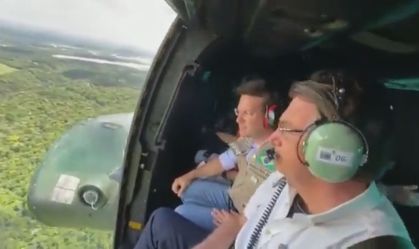 Bolsonaro sobrevoa áreas afetadas pela chuva na Bahia