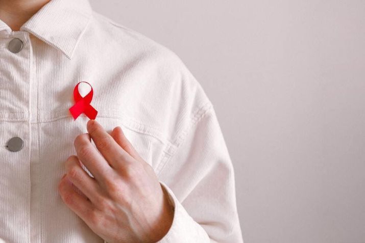 Diferença entre HIV e AIDS / Imagem: Pexels/Anna Shvets
