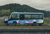 Ônibus ou trem? Primeiro “veículo dual-mode” do mundo começa a operar no Japão