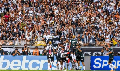 À beira da Série B, Grêmio só empata em dia de festa do campeão Atlético-MG