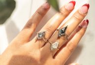 Gemas coloridas e diamantes “imperfeitos”: anéis de noivado que vieram para ficar