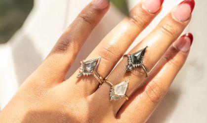 Gemas coloridas e diamantes “imperfeitos”: anéis de noivado que vieram para ficar
