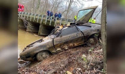Carro de estudante desaparecido há 45 anos é encontrado com restos mortais