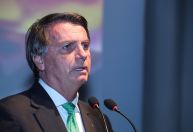 Minha filha não vai se vacinar contra a Covid-19, afirma Bolsonaro