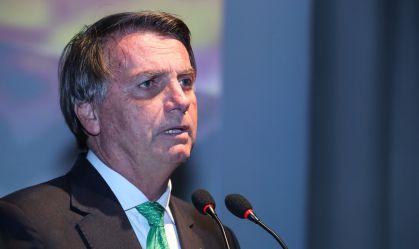 Minha filha não vai se vacinar contra a Covid-19, afirma Bolsonaro