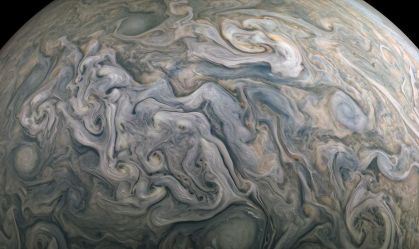 Sobrevoo de Juno revela imagens esplêndidas de Júpiter e sons da lua Ganimedes