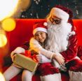 Papai Noel distribui presentes ao redor do mundo; acompanhe ao vivo
