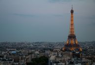 França registra mais de 100 mil novos casos diários de Covid-19 pela primeira vez
