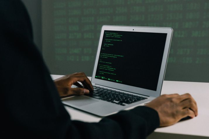 Ataque afetou milhares de dispositivos e pode levar anos para ser restaurado / Mati Mango / Pexels