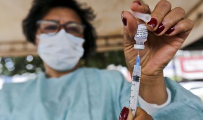 Doação para combater pandemia, 4ª dose da vacina e mais da noite de 20 de dezembro