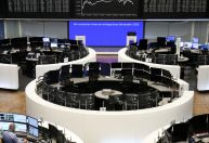 Bolsas na Europa recuam com montadoras e tarifas de Trump