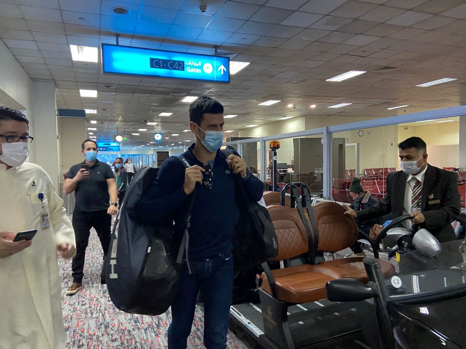 Tenista Novak Djokovic chega a Dubai, nos Emirados Árabes Unidos, após ter seu visto cancelado na Austrália