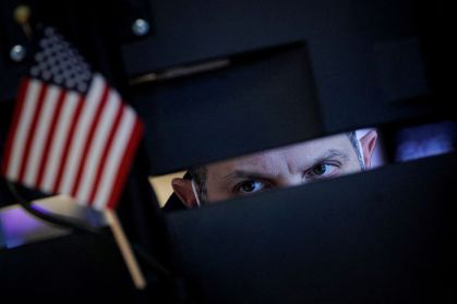 Operadores na Bolsa de Valores de Nova York (NYSE), 10 de janeiro de 2022. REUTERS/Brendan McDermid