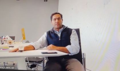 CEO que demitiu 900 via Zoom volta de licença após "refletir sobre liderança"