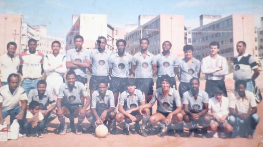 Equipe do Negritude Futebol Clube no início dos anos 1980 na Cohab 1, em Itaquera, na zona leste de São Paulo / Crédito: Acervo Negritude FC/Cortesia José Roberto Andrade