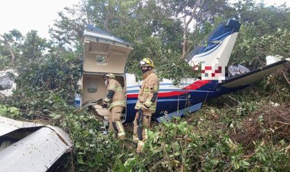 Avião de pequeno porte cai em fazenda de Brasília; passageiros saíram ilesos