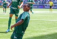 Em aniversário de 16 anos, Endrick assina contrato com Palmeiras nesta quinta