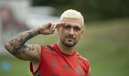 ARRASCAETA FLAMENGO ALEXANDRE VIDAL FLAMENGO
