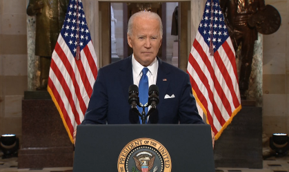 Biden culpa Trump por invasão do Capitólio em aniversário de um ano do ataque