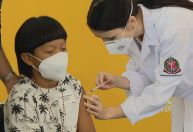 Criança indígena é primeira a ser vacinada no Brasil contra a Covid-19