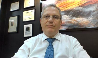 “Meus filhos perderam amigos. O Hamas é um grupo terrorista”, diz Jean Gorinchteyn à CNN