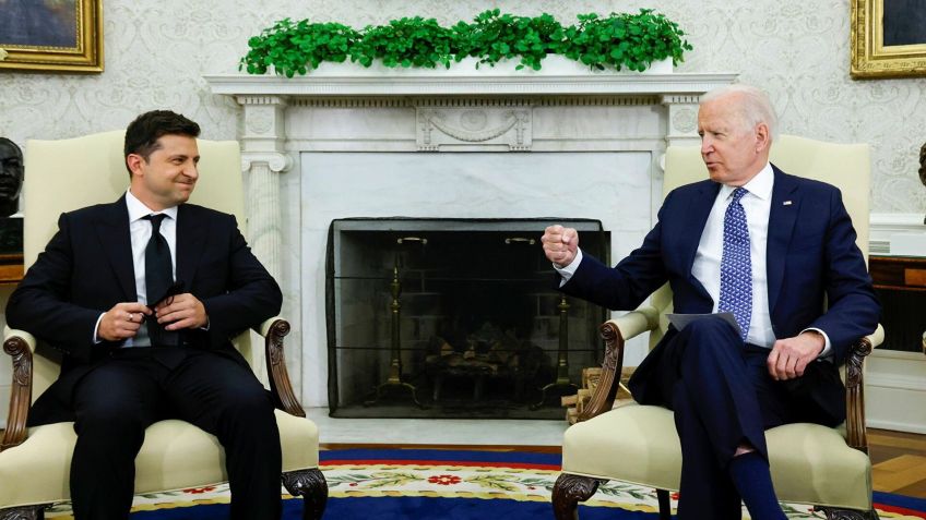 Biden com Zelenksy em encontro na Casa Branca antes da guerra da Rússia na Ucrânia / Reuters