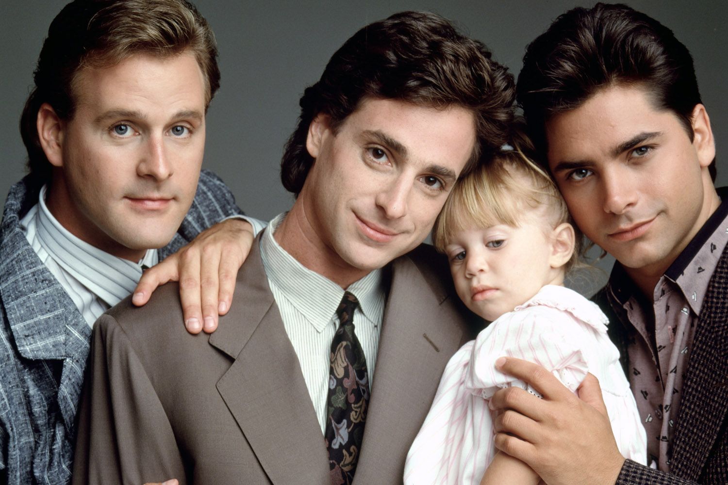 Dave Coullier (esquerda), Bob Saget (centro) e Hohn Stamos (direita) na série “Três É Demais” • Divulgação