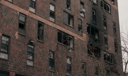 Vítimas do incêndio em Nova York morreram por inalação de fumaça, diz legista