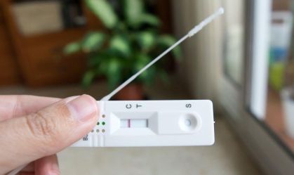 Agência dos EUA autoriza primeiro teste em casa que pode detectar gripe e Covid