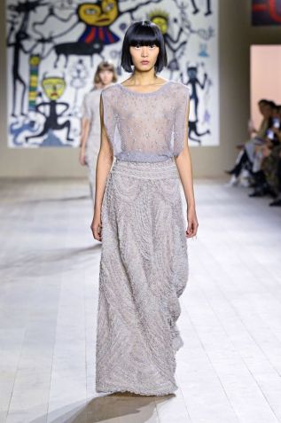1.200 horas de trabalho para bordar essa peça da Dior/ Getty Images