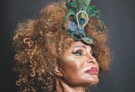 Elza Soares usou sua voz para falar de fome, racismo e violência