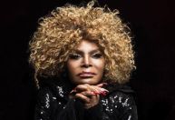 Corpo de Elza Soares é sepultado no Rio de Janeiro