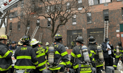 Incêndio em prédio de Nova York 17 deixa mortos, diz prefeito