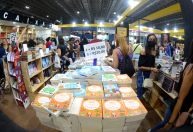 Comércio online de livros supera livrarias físicas pela primeira vez em 2022, aponta pesquisa