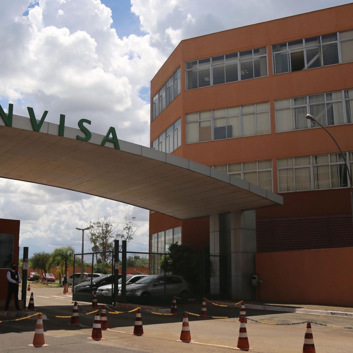 Anvisa proíbe produtos de duas farmácias de manipulação; veja quais
