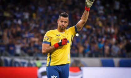 Sem acordo de novo contrato, Fábio deixa Cruzeiro após 17 anos: "Gratidão e dor"