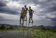 Fotógrafa registra em imagens as brincadeiras infantis pelo mundo