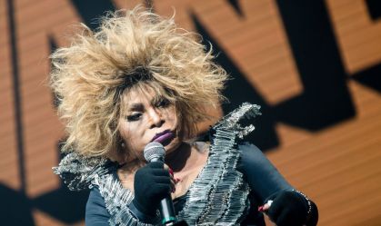 Relembre a trajetória de Elza Soares com algumas de suas parcerias mais marcantes