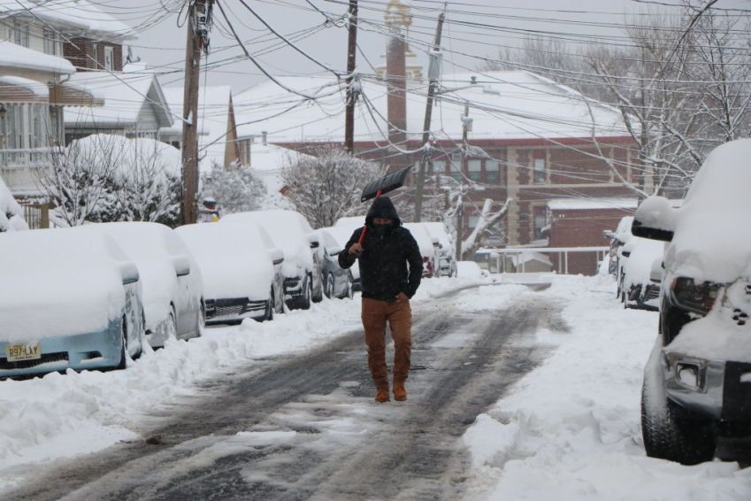 As ruas foram tomadas pela neve em Nova York, EUA, em 7 jan. 2022 / Anadolu Agency via Getty Images