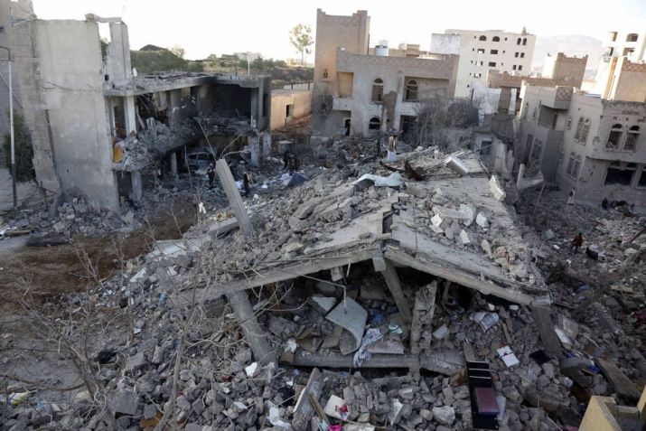 Danos causados pelo ataque-resposta dos Emirados Árabes Unidos e a Arábia Saudita na capital iemenita de Sanaa. País vem sendo assolado por conflitos internos, com interferência de países vizinhos / Foto: Mohammed Hamoud/Anadolu Agency via Getty Images