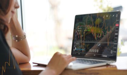 Ibovespa fecha em queda de 0,89% refletindo Wall Street; dólar fica a R$ 5,16