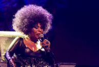 Famosos e escolas de samba lamentam morte de Elza Soares