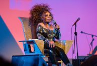 Elza Soares e o canto da mulher negra que viu o filho morrer de fome