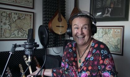 Cantora tcheca morre após contrair Covid-19 propositalmente