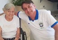 Bolsonaro volta ao Brasil após morte da mãe