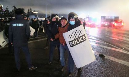 Sobe para 12 número de policiais mortos no Cazaquistão durante manifestações