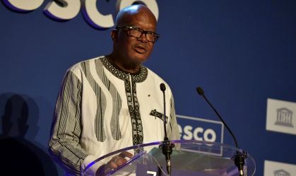 Em golpe, militares de Burkina Faso detêm presidente e fecham fronteiras