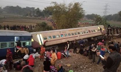 Pelo menos nove pessoas morrem após descarrilamento de trem no leste da Índia