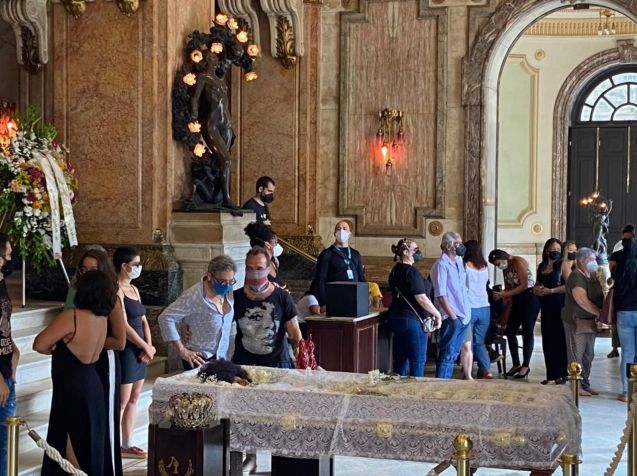 Corpo de Elza Soares é velado no Theatro Municipal do Rio de Janeiro. / Cleber Rodrigues / CNN