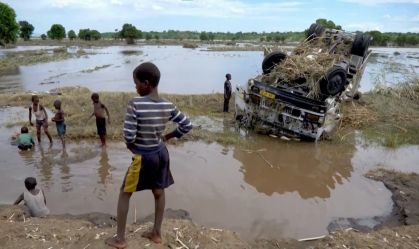 Tempestade tropical Ana inunda casas e mata pelo menos 88 pessoas no sul da África